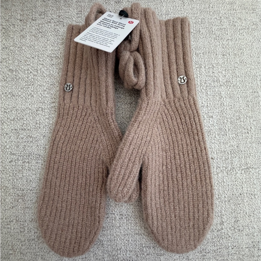 lululemon alpaca-blend ribbed mittens in “crepe”